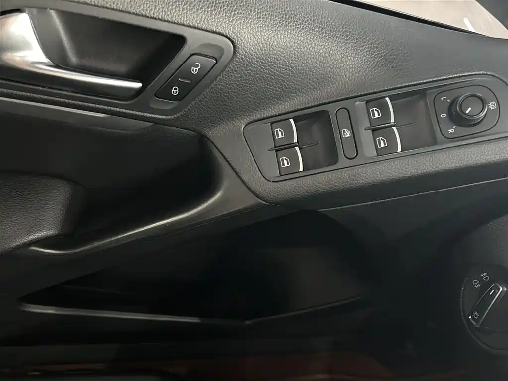 Volkswagen Tiguan 2019 — фото 11