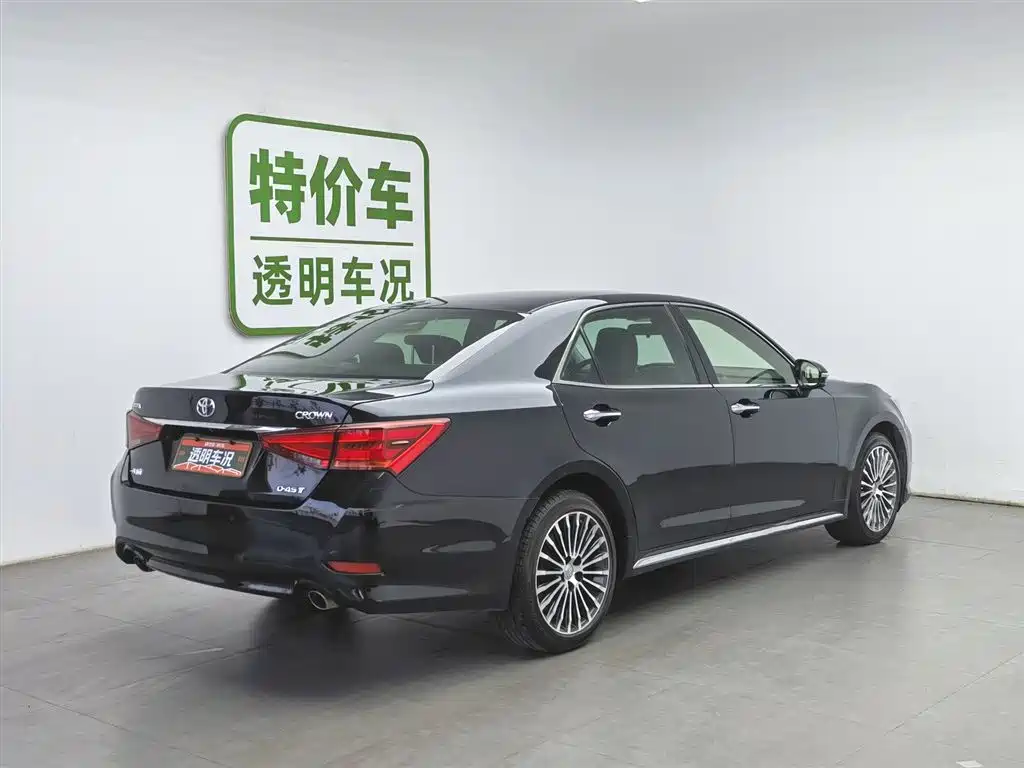 Toyota Crown 2018 — фото 2