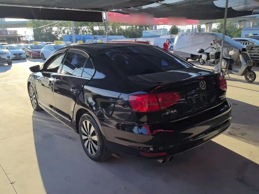 Volkswagen Sagitar 2016