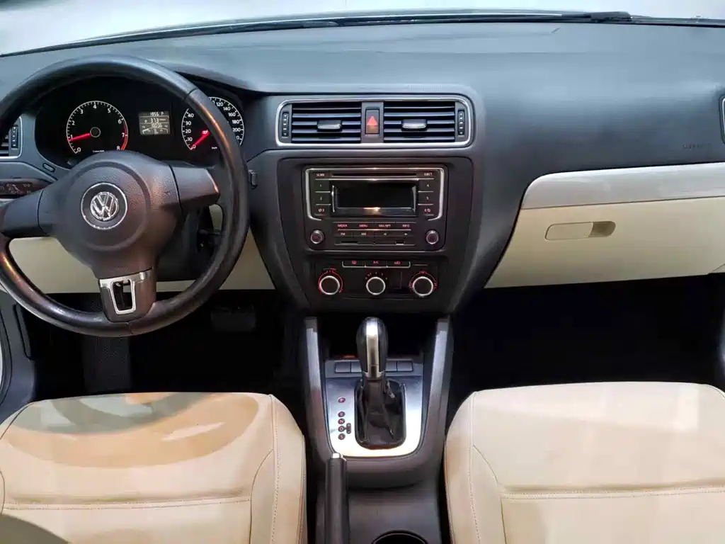 Volkswagen Sagitar 2014