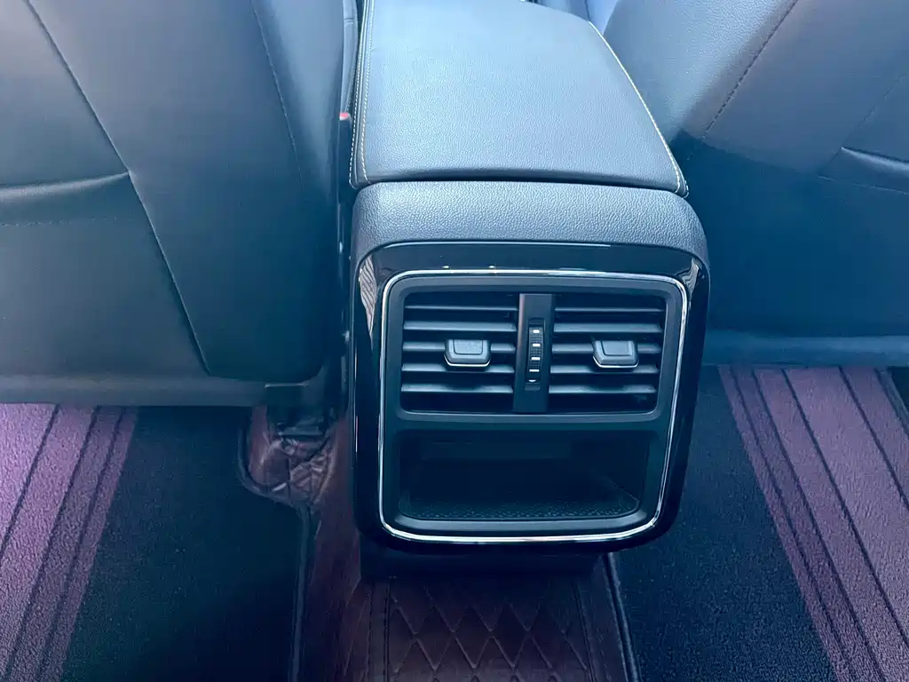 Volkswagen Passat 2019 — фото 16