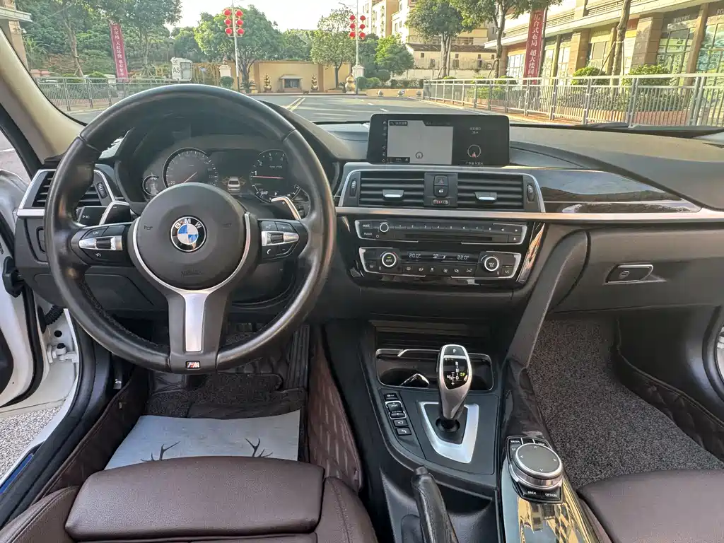 BMW 3 Series 2019 — фото 14