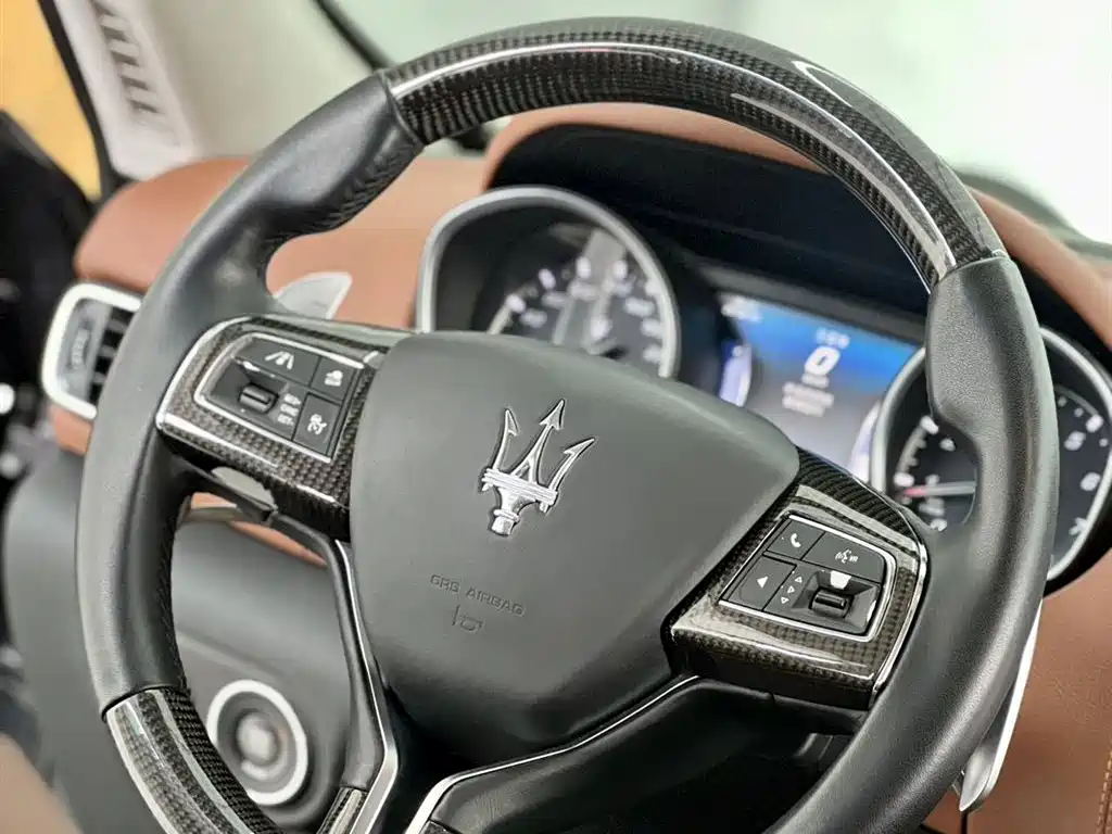 Maserati Levante 2016 — фото 8