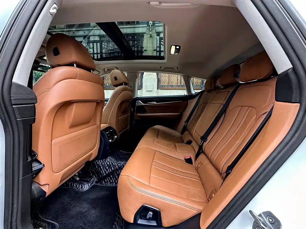 BMW 6 Series GT 2019 — фото 15