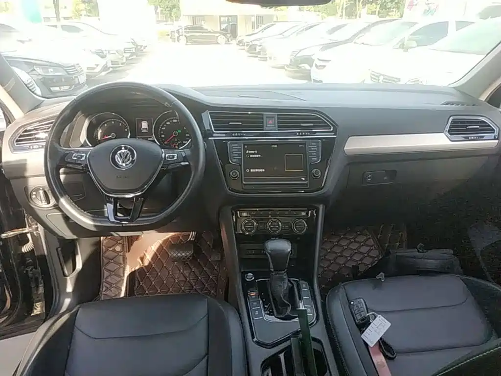 Volkswagen Tiguan L 2017 — фото 10
