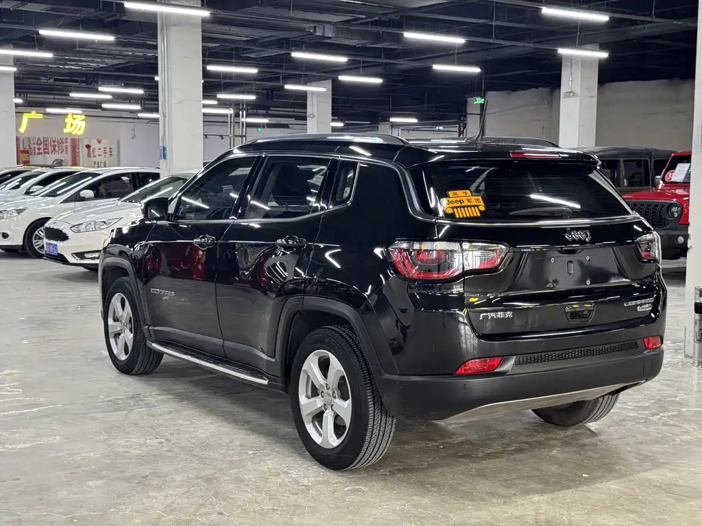 Jeep Compass 2017 — фото 12