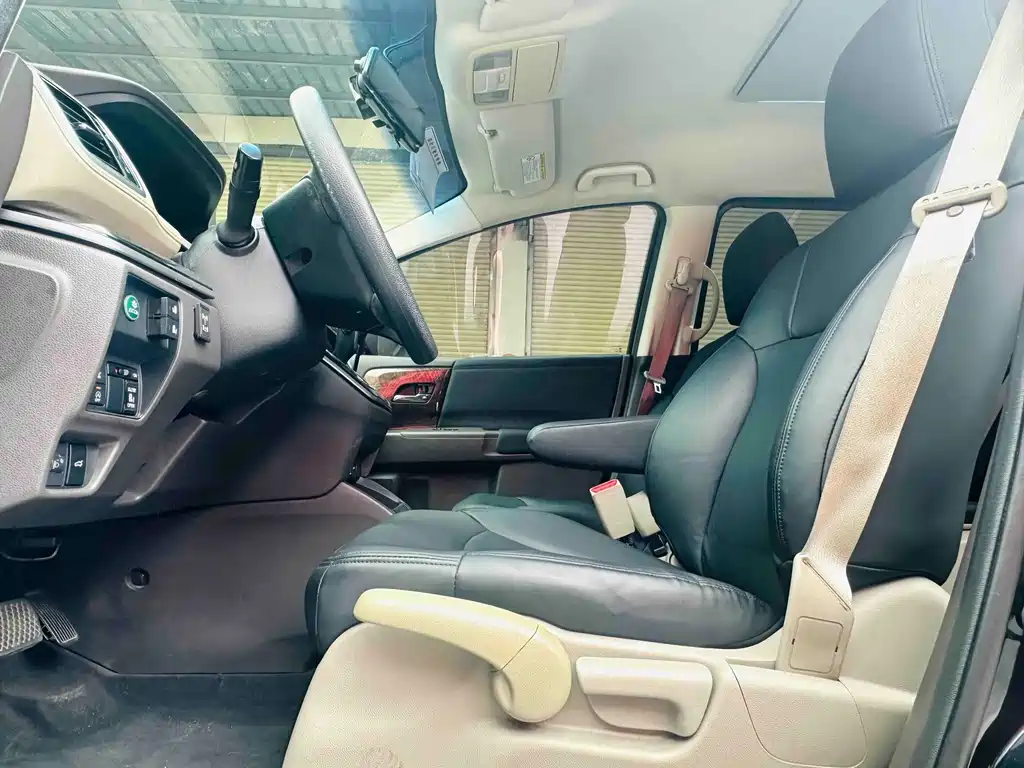 Honda Odyssey 2016 — фото 10
