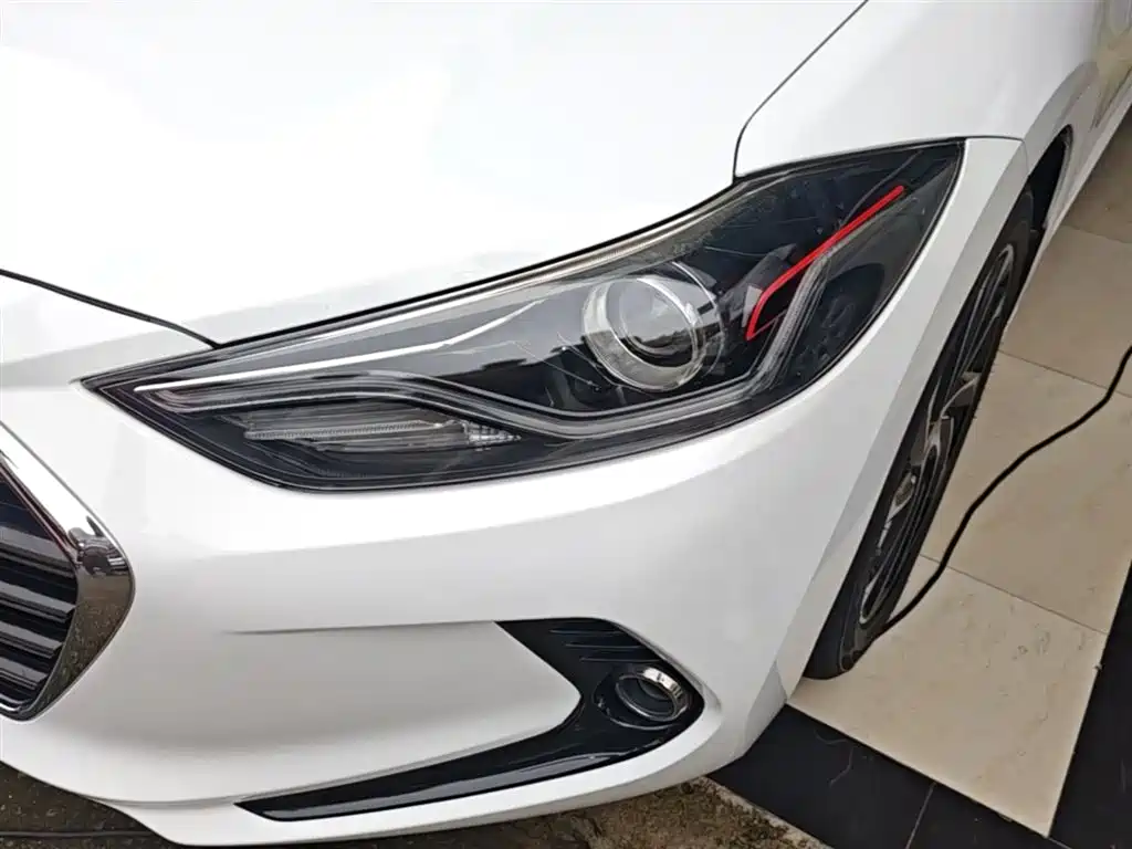 Hyundai Elantra 2020 — фото 24