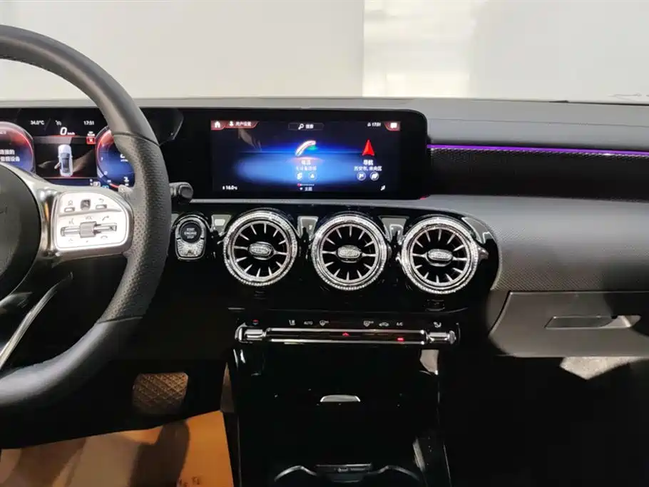 Mercedes-Benz A-Class 2022 — фото 13