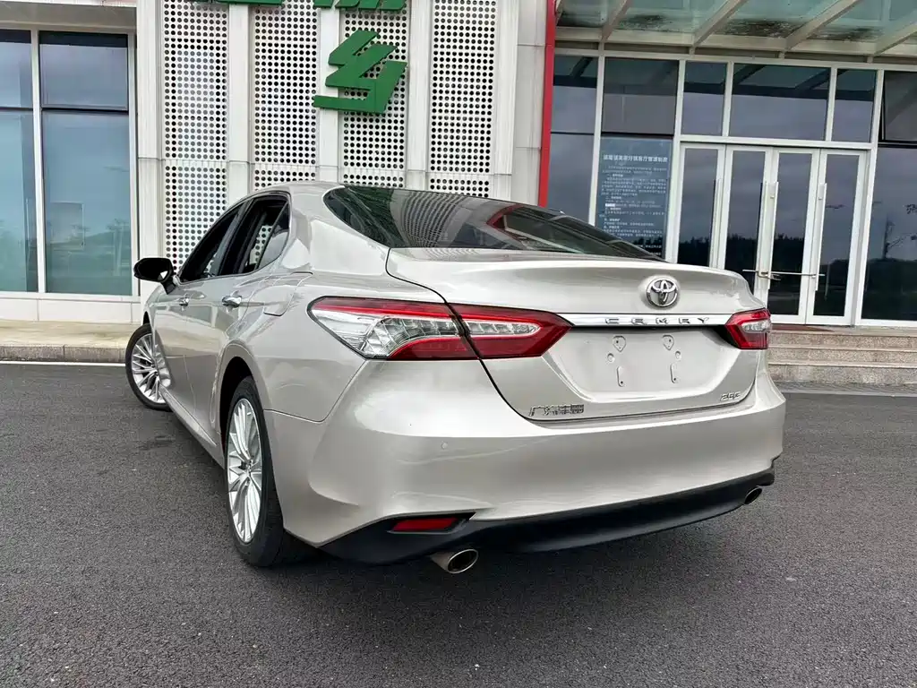 Toyota Camry 2019 — фото 3