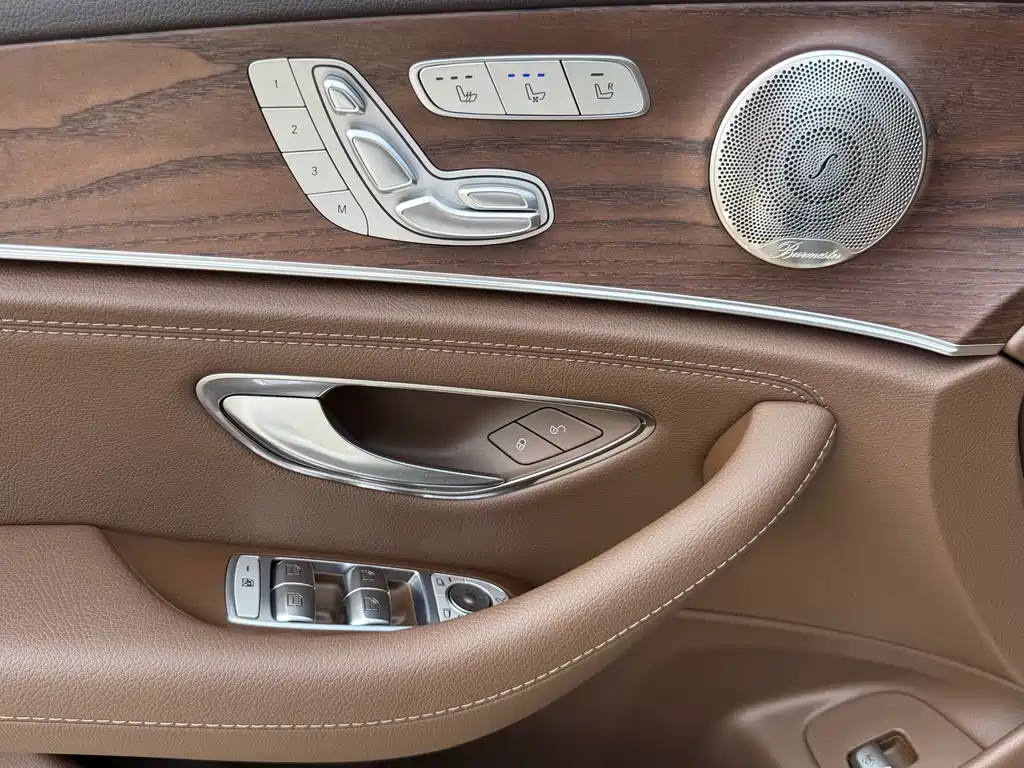 Mercedes-Benz E-Class 2023 — фото 17