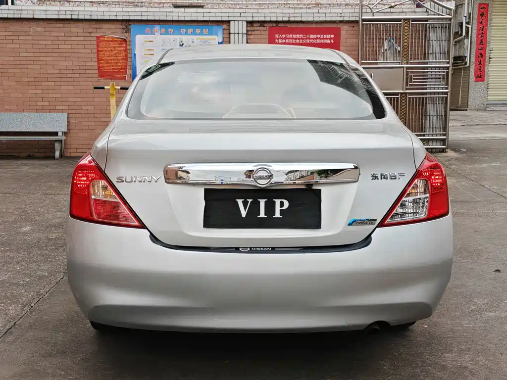 Nissan Sunny 2012 — фото 8