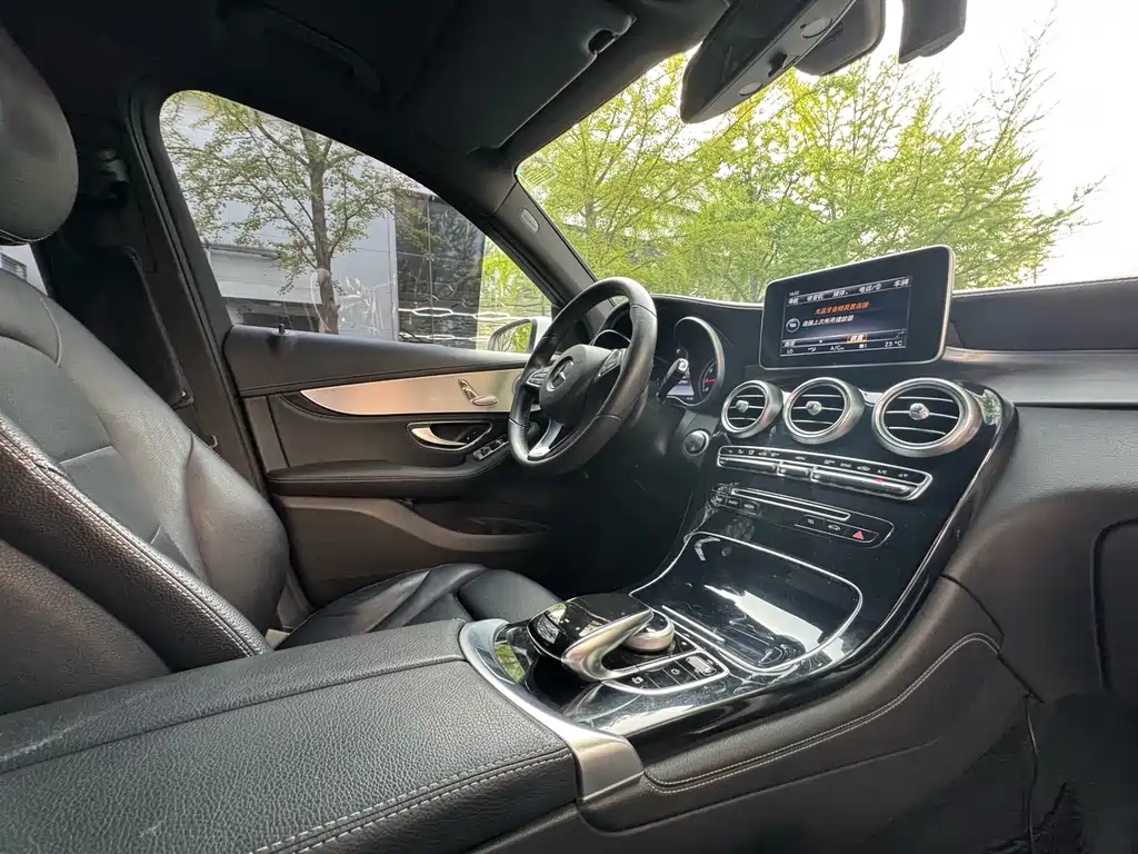 Mercedes-Benz GLC 2017 — фото 16