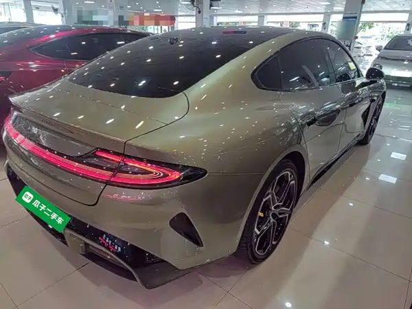Xiaomi SU7 2025