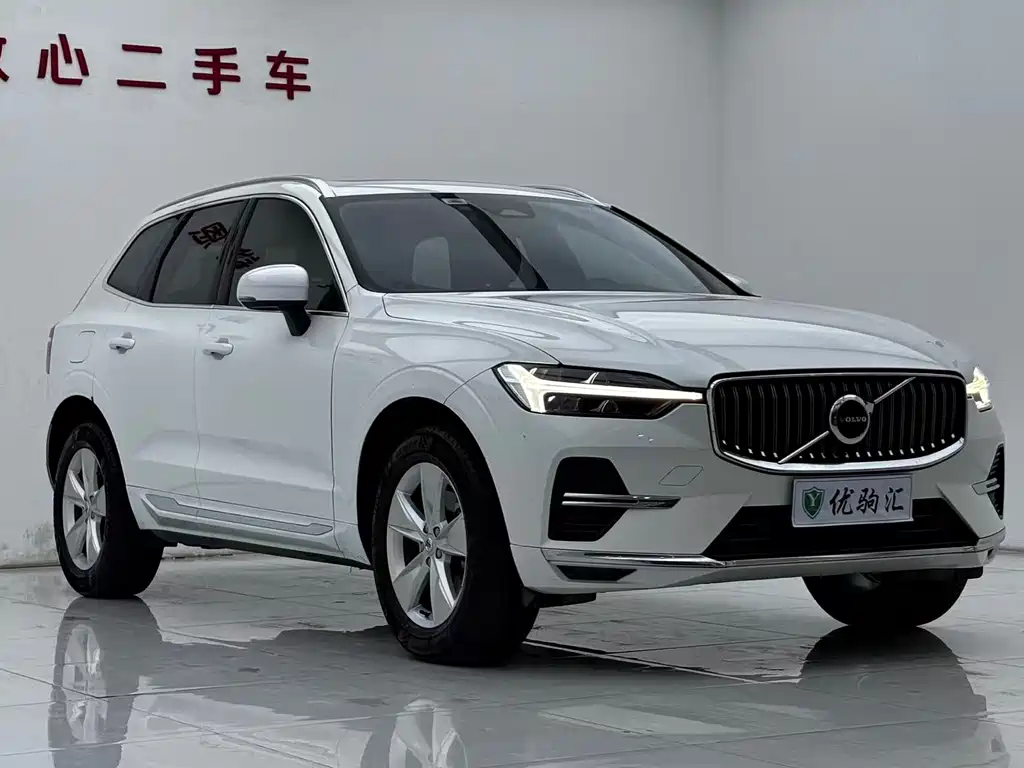 Volvo XC60 2022 — фото 2