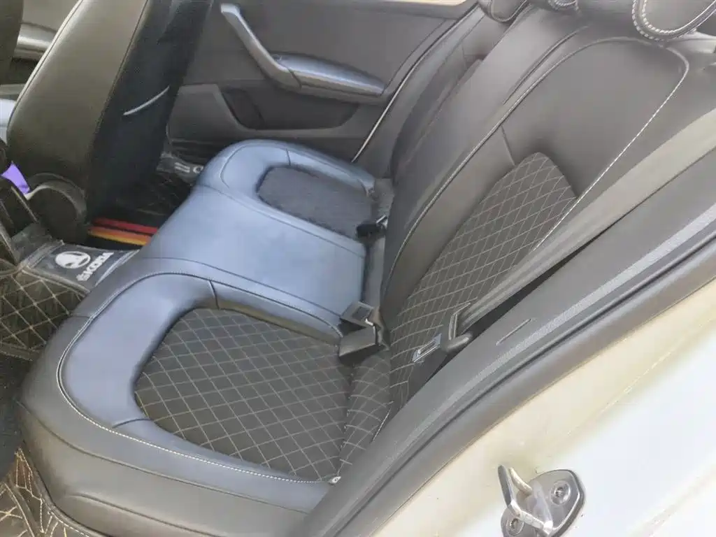 Skoda Rapid Spaceback 2019 — фото 12