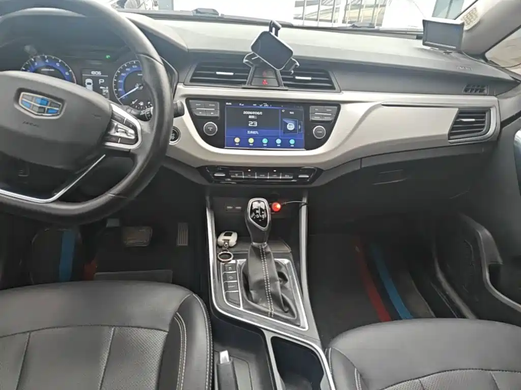 Geely Vision X3 2020 — фото 10