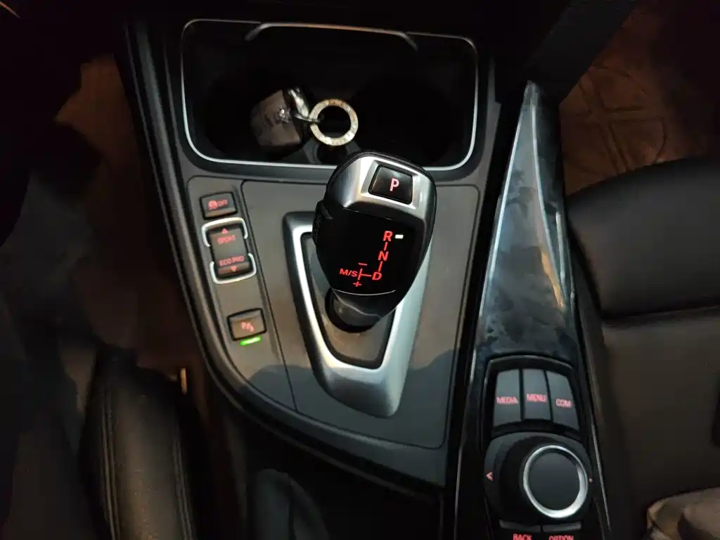 BMW 3 Series GT 2018 — фото 10