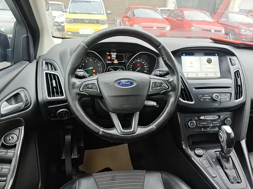 Ford Focus 2017 — фото 11