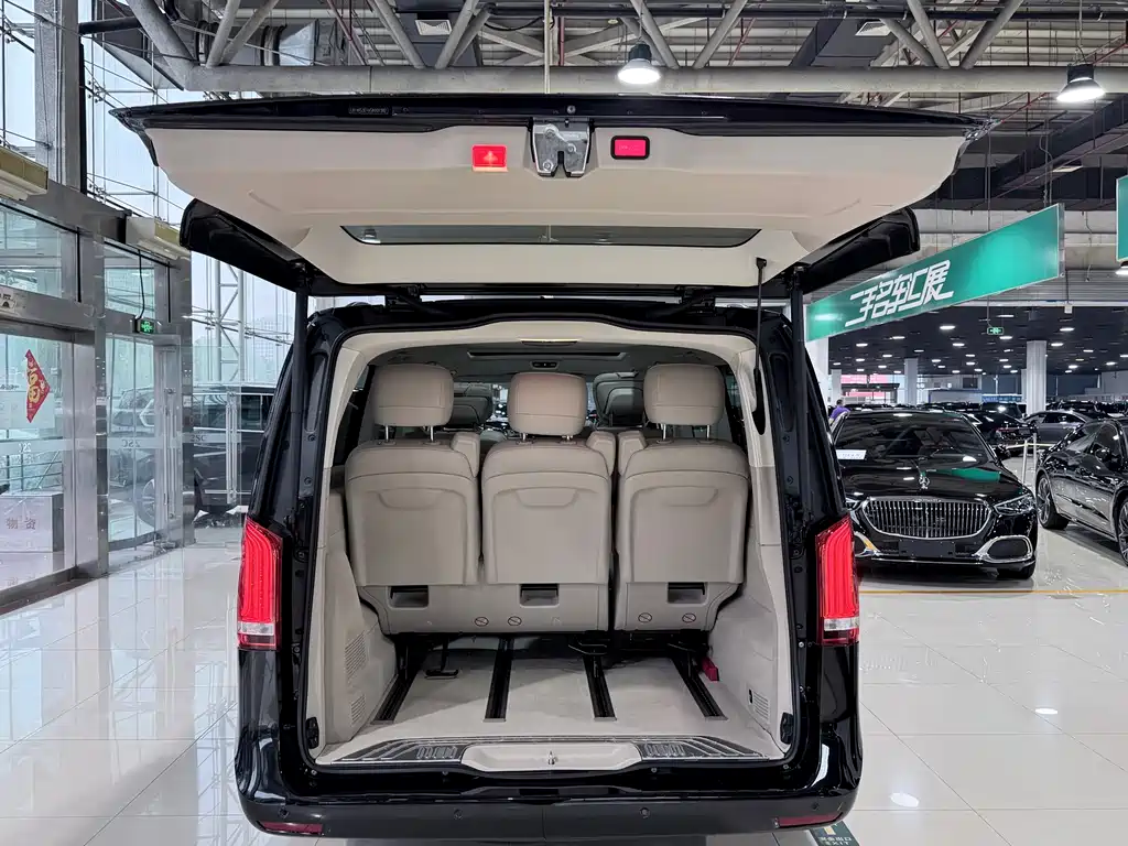 Mercedes-Benz V-Class 2016 — фото 19