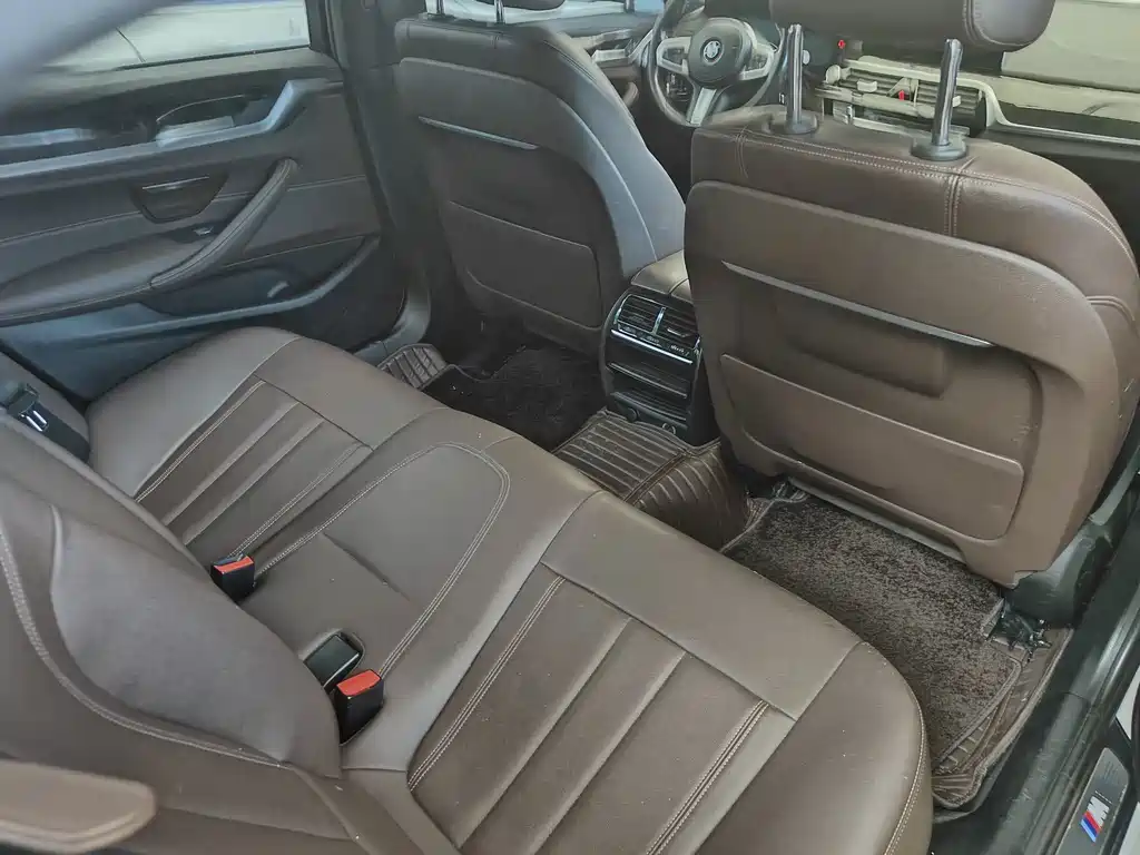 BMW 5 Series 2019 — фото 14