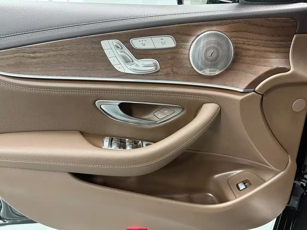 Mercedes-Benz E-Class 2023 — фото 17