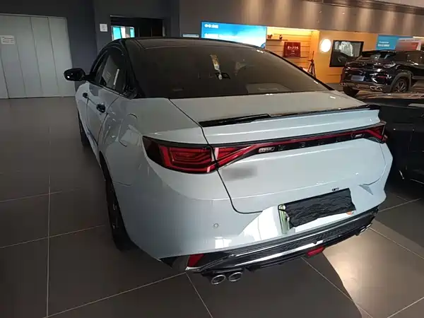 Geely Emgrand L Hip 2023