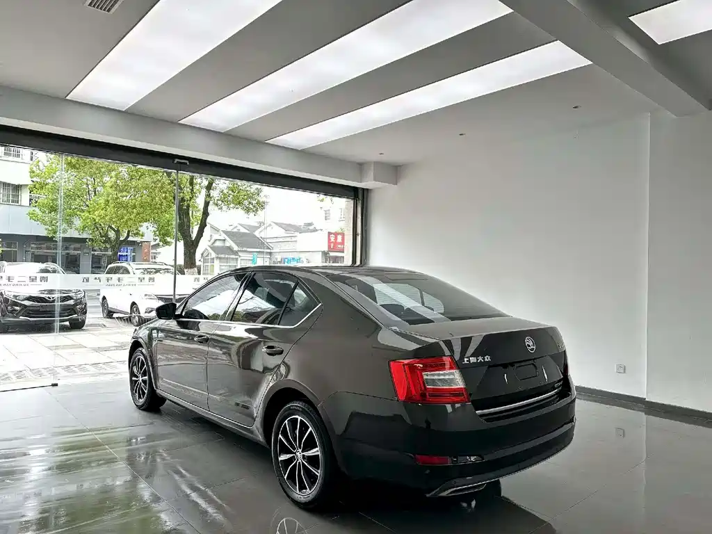 Skoda Octavia 2016 — фото 7