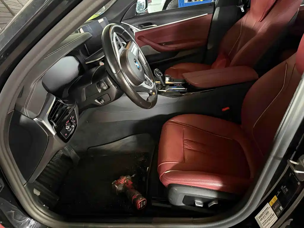BMW 5 Series New Energy 2021 — фото 10