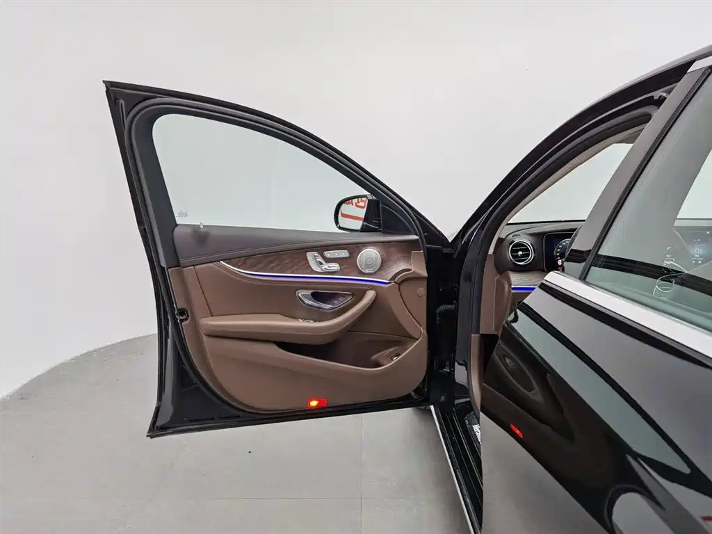 Mercedes-Benz E-Class 2023 — фото 8