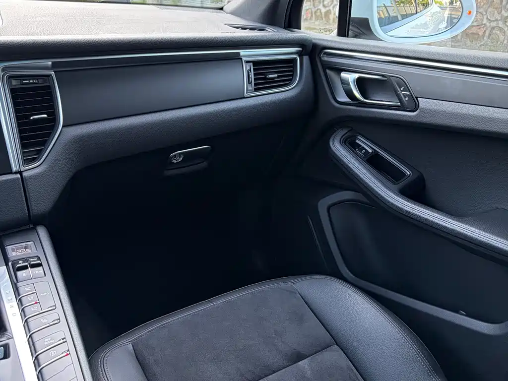 Porsche Macan 2016 — фото 16