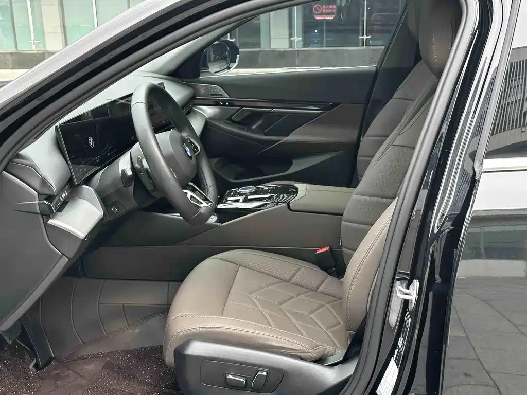 BMW 5 Series 2025