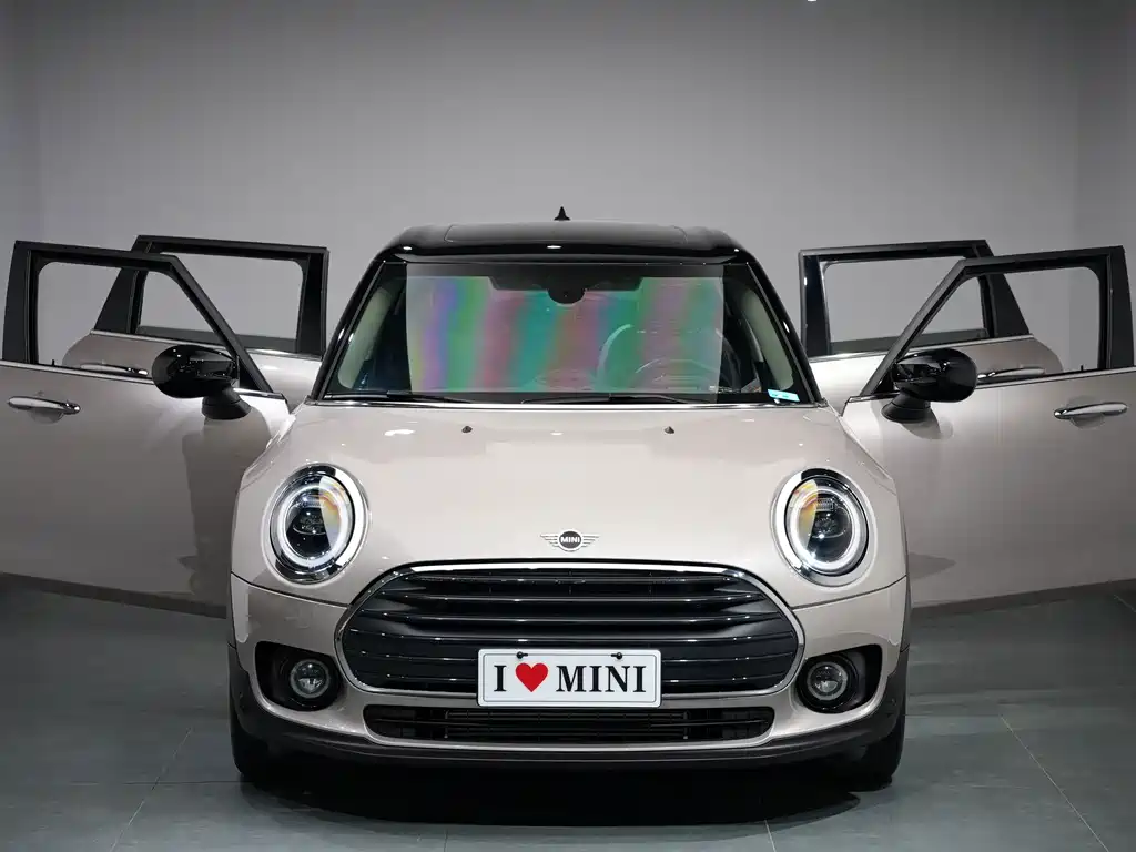 MINI CLUBMAN 2024