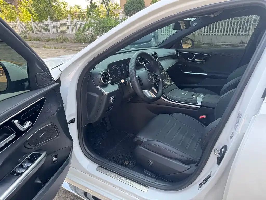Mercedes-Benz C-Class 2024