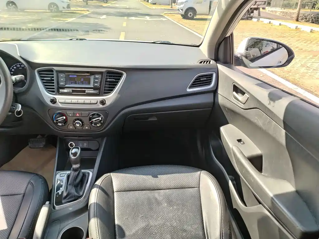 Hyundai Verna 2017 — фото 20