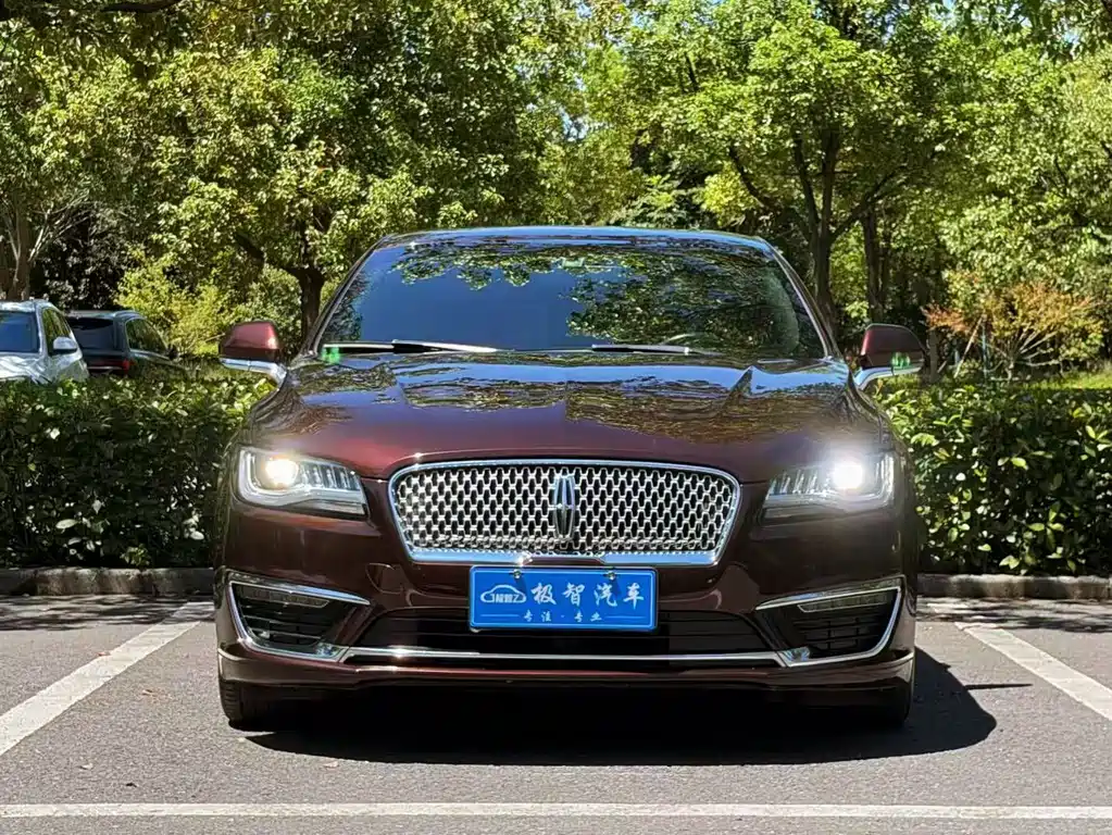 Lincoln MKZ 2019 — фото 2