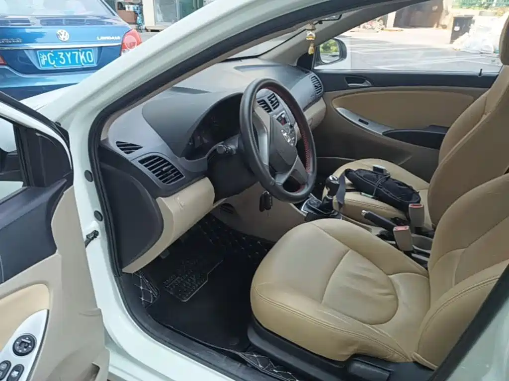 Hyundai Accent 2015 — фото 16