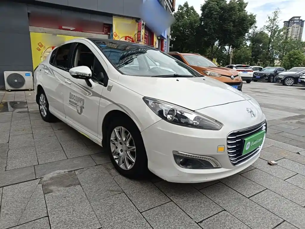 Peugeot 308 2015 — фото 4