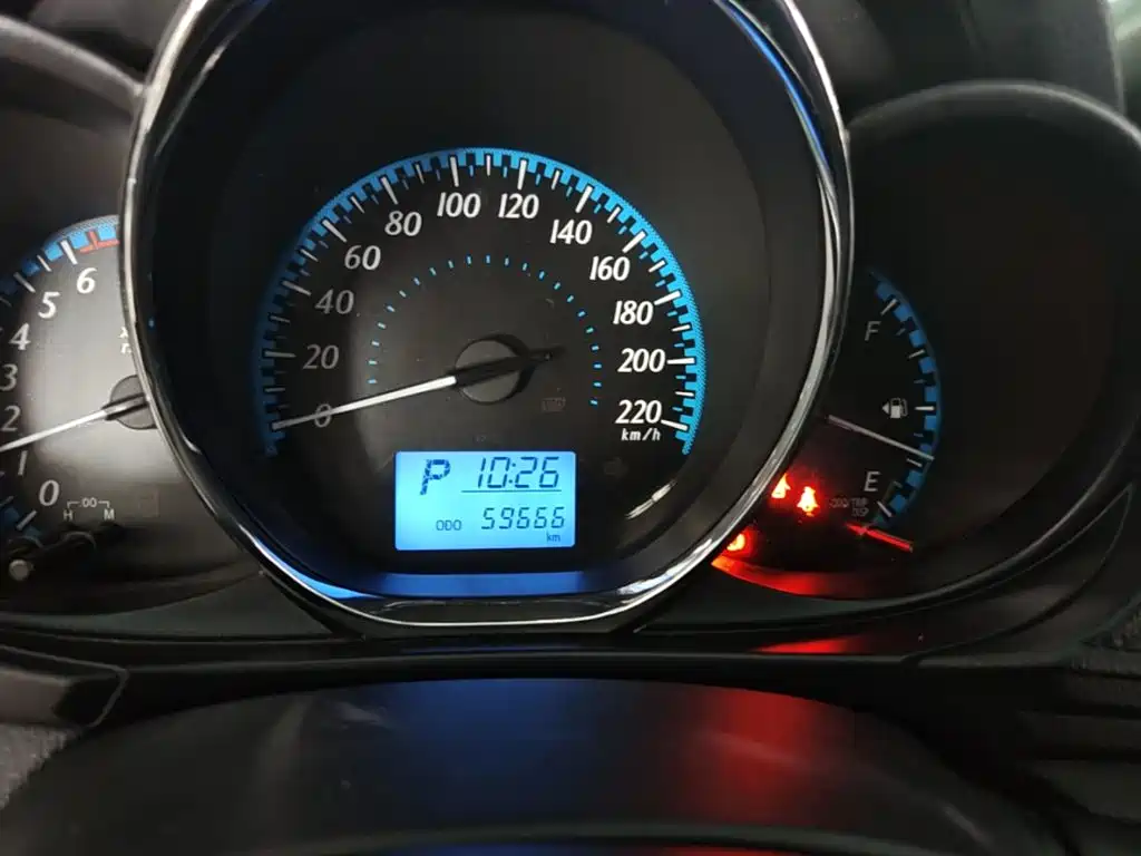 Toyota Yaris L 2019 — фото 12