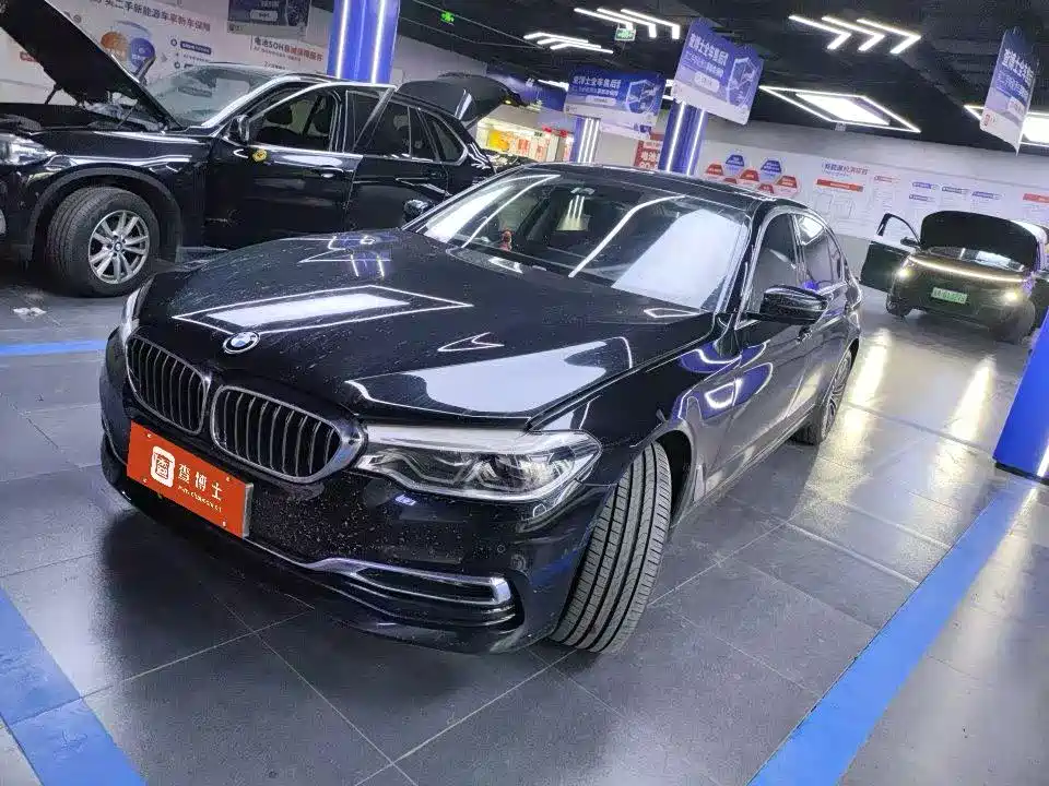 BMW 5 Series 2018 — фото 1
