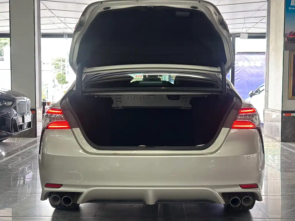 Toyota Camry 2023 — фото 15