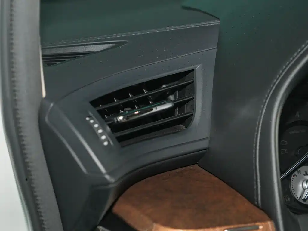 Toyota Alphard 2017 — фото 11