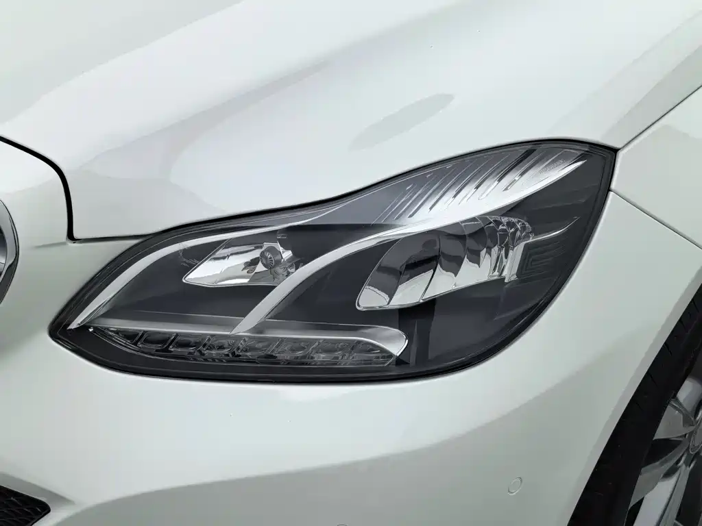 Mercedes-Benz E-Class 2015 — фото 16