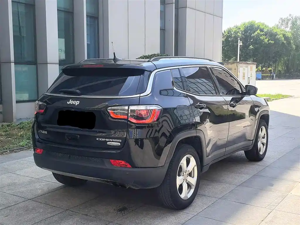 Jeep Compass 2017 — фото 5