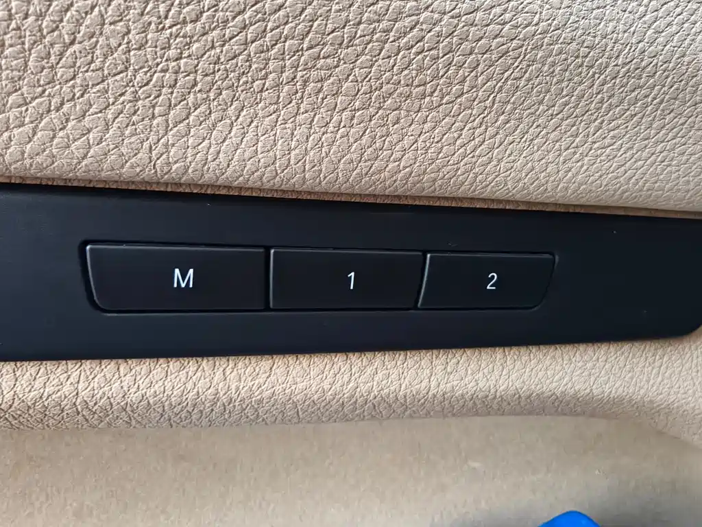 BMW 5 Series GT 2010 — фото 16