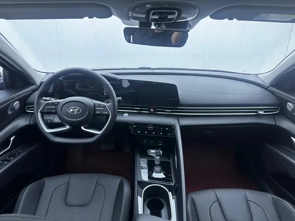 Hyundai Elantra 2022