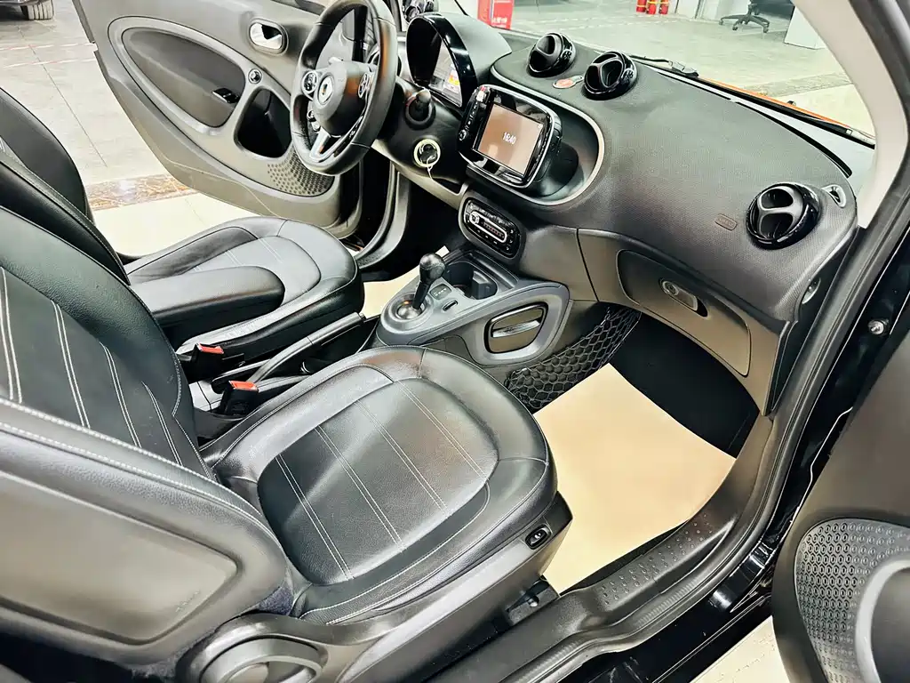 smart fortwo 2018 — фото 16