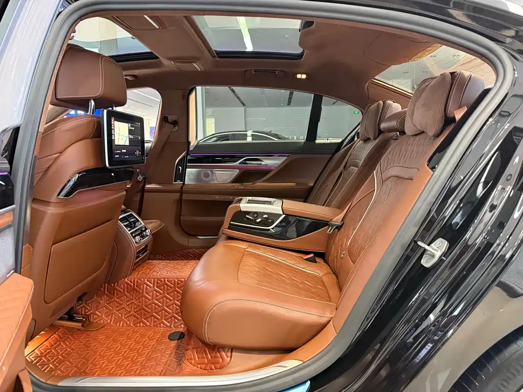 BMW 7 Series 2020 — фото 12