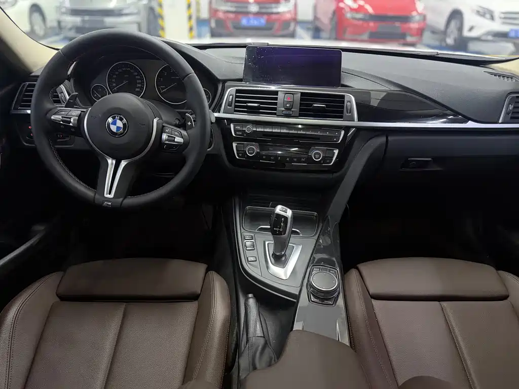 BMW 3 Series 2018 — фото 9