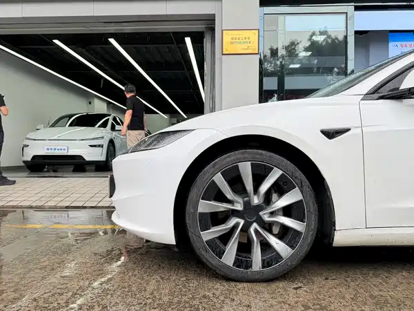 Tesla Model 3 2024